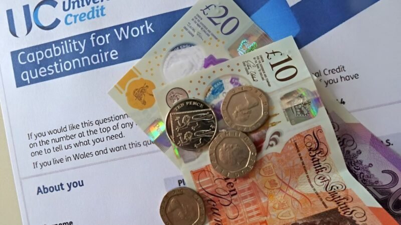 Who are the 5 groups eligible to receive up to £560? 